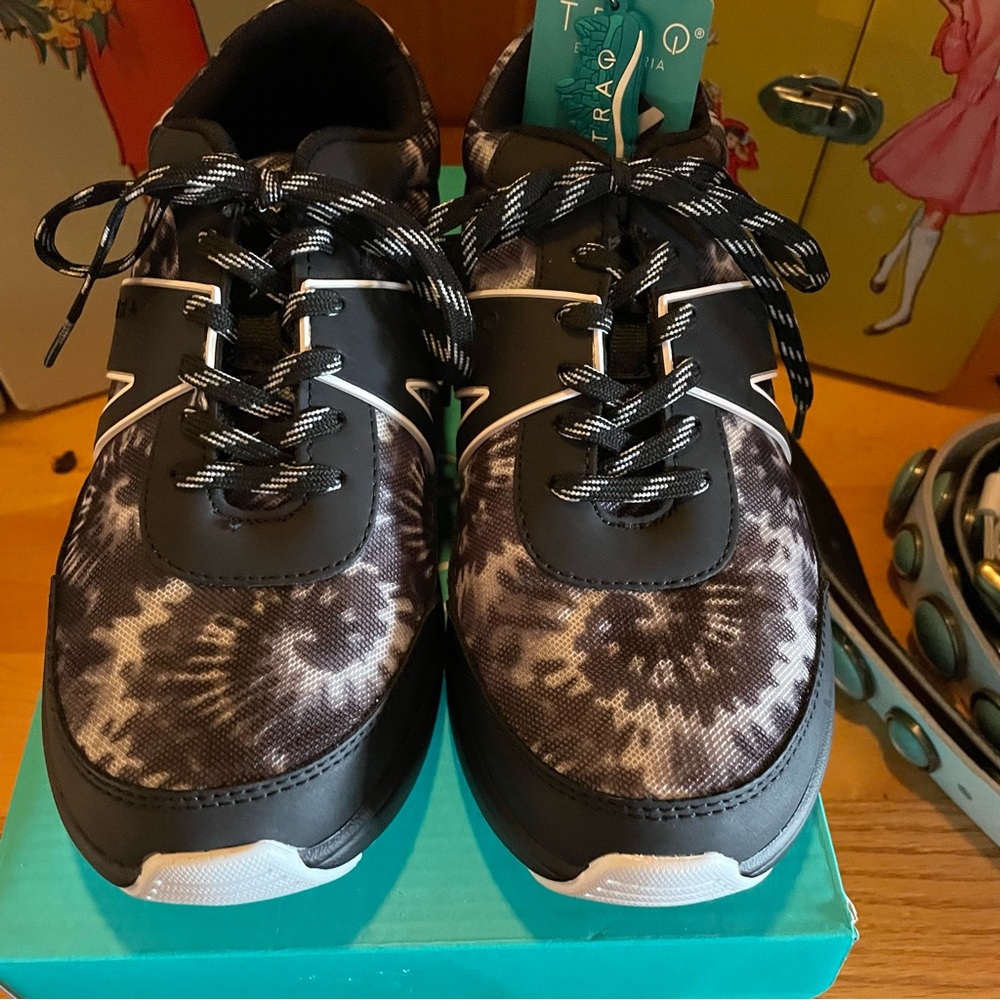 TRAQ BY ALEGRIA QARMA2 BLAST OFF BLACK/WHITE W/Q-CHIP TECHNOLOGY Size 7 1/2~37